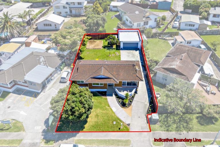 Photo of property in 43 Cascades Road, Pakuranga Heights, Auckland, 2010