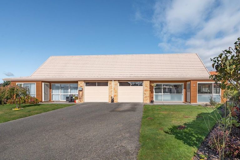 Photo of property in Holdsworth Villas, 54/2 William Donald Drive, Solway, Masterton, 5810