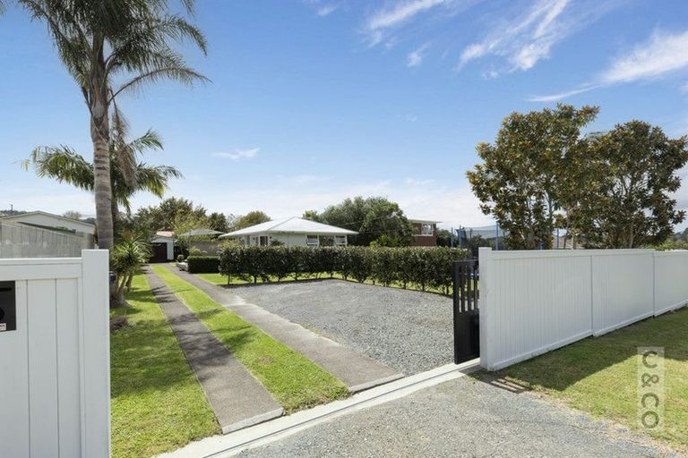 Photo of property in 15 Albert Street, Riverhead, 0820