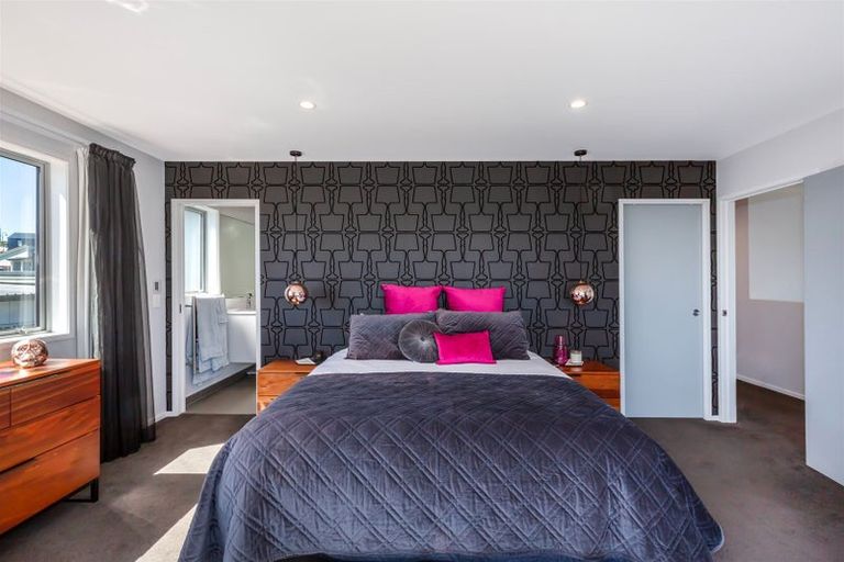 Photo of property in 78 Queen Charlotte Drive, Aotea, Porirua, 5024