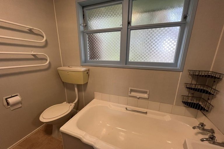 Photo of property in 51a Mana View Road, Paremata, Porirua, 5026