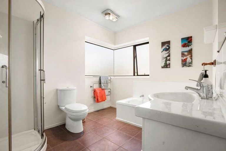 Photo of property in 2 Litchfield Place, Clarks Beach, 2122