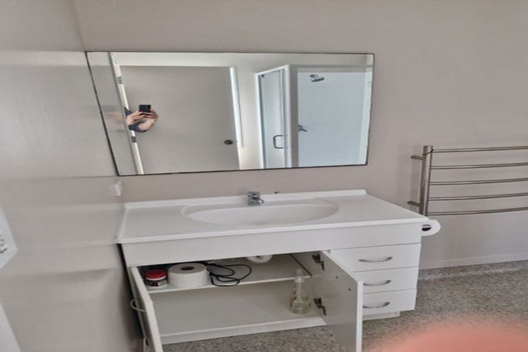 Photo of property in 1/25 Mahara Avenue, Birkenhead, Auckland, 0626