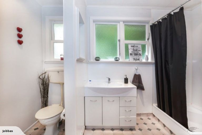 Photo of property in 5 Kiriwai Road, Paremata, Porirua, 5024