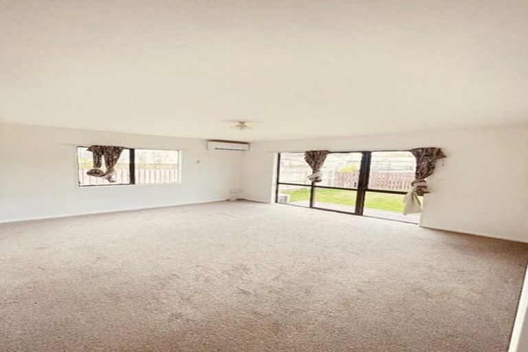 Photo of property in 1/44 Shifnal Drive, Randwick Park, Auckland, 2105