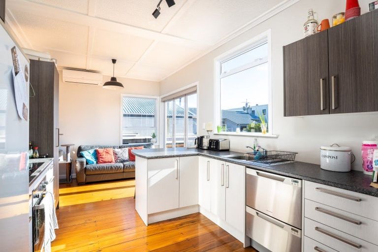 Photo of property in 26 Breakwater Road, Moturoa, New Plymouth, 4310