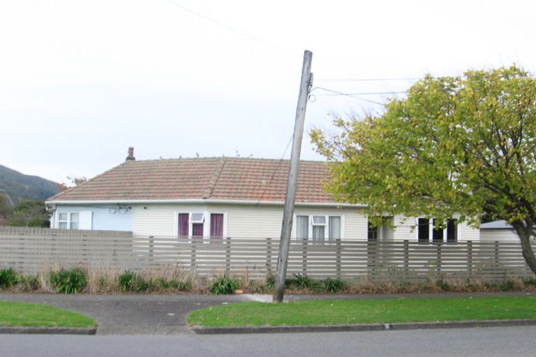 Photo of property in 10 Naenae Road, Naenae, Lower Hutt, 5011