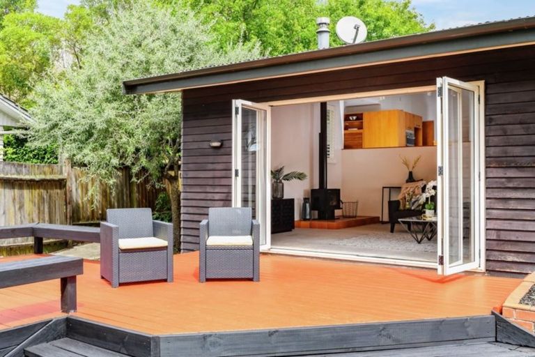 Photo of property in 12 Grove Lane, Kelvin Heights, Queenstown, 9300