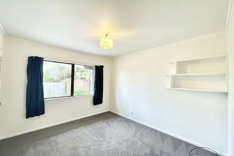 Photo of property in 1/17 Orchid Place, Te Atatu South, Auckland, 0610