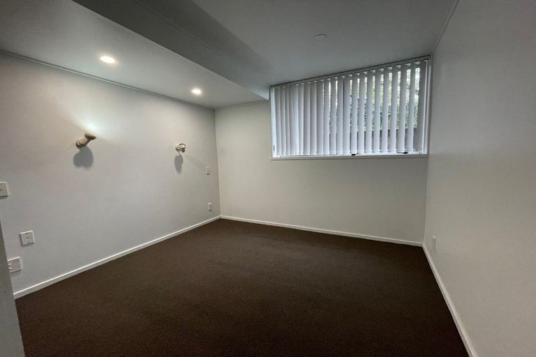 Photo of property in 9 Joshua Place, Weymouth, Auckland, 2103