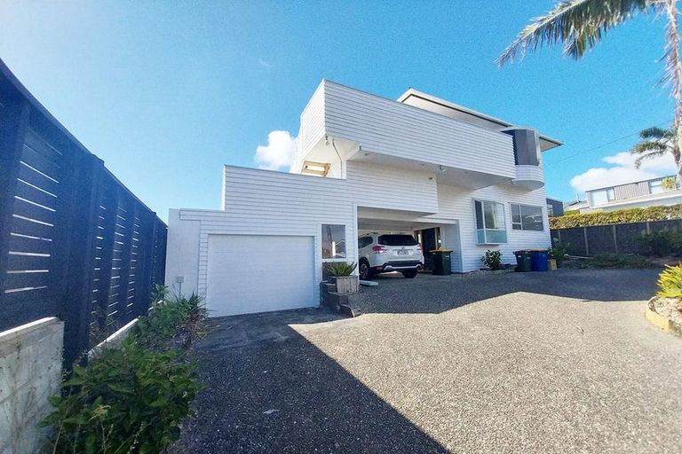 Photo of property in 2/65 Castor Bay Road, Castor Bay, Auckland, 0620
