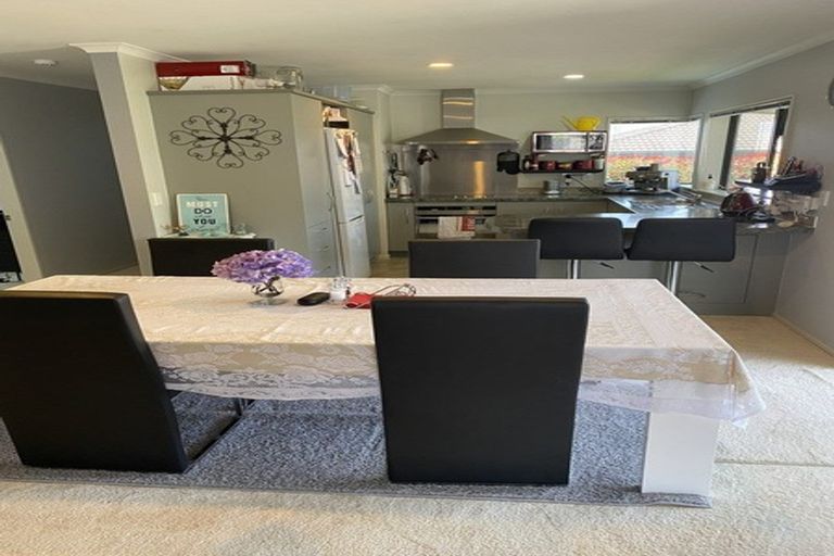 Photo of property in 12 Percy Kinsman Crescent, Riverstone Terraces, Upper Hutt, 5018