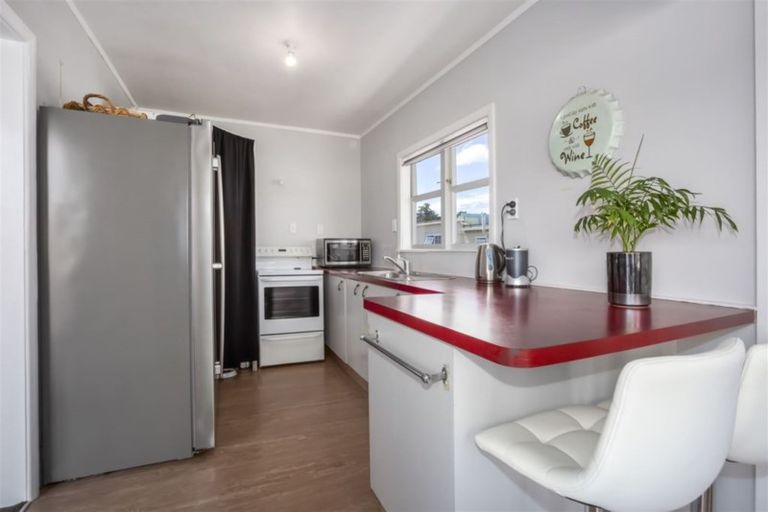 Photo of property in 8 Kapiti Crescent, Titahi Bay, Porirua, 5022