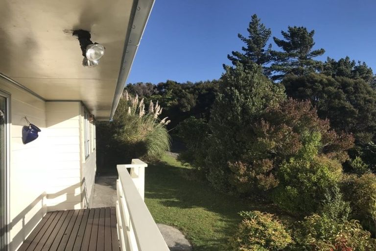 Photo of property in 32 Whitechapel Grove, Stokes Valley, Lower Hutt, 5019