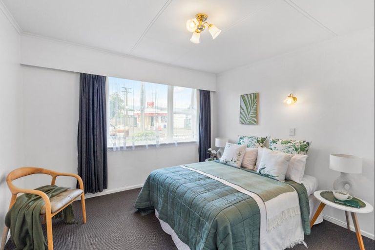 Photo of property in 53 Queenwood Road, Levin, 5510