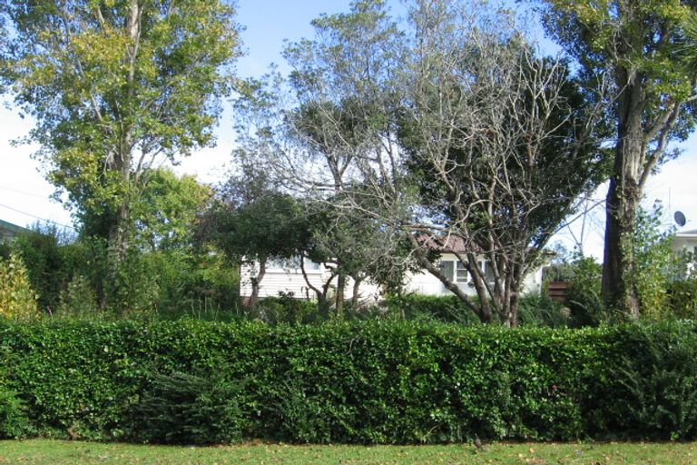 Photo of property in 4 Longburn Road, Henderson, Auckland, 0610