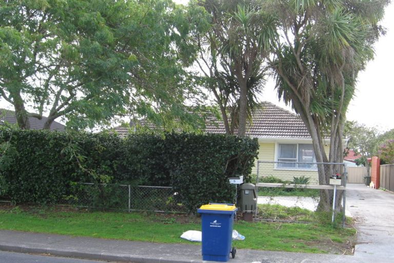 Photo of property in 5a Moor Avenue, Te Atatu Peninsula, Auckland, 0610