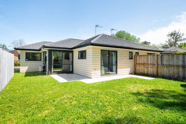 Photo of property in 2/10 Keitha Place, Glenview, Hamilton, 3206