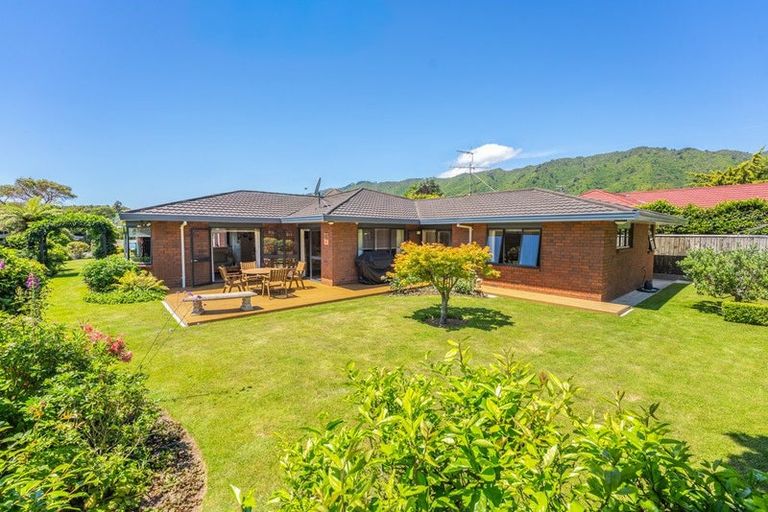 Photo of property in 14 Hurunui Street, Waikanae, 5036