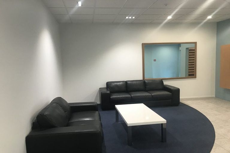 Photo of property in Terrace Tower Apartments, 9b/126 The Terrace, Wellington Central, Wellington, 6011