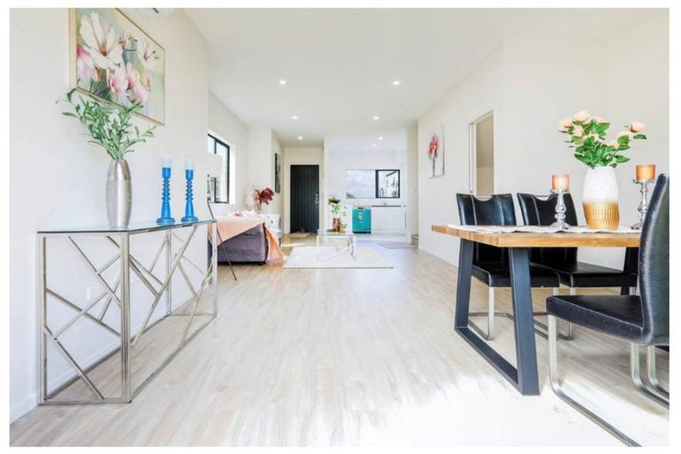 Photo of property in 37a Crestview Rise, Papakura, 2110