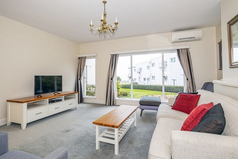 Photo of property in 1-12/48 The Bay Hill, Timaru, 7910