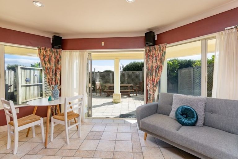 Photo of property in 22 Ara Kuaka, Waikanae Beach, Waikanae, 5036