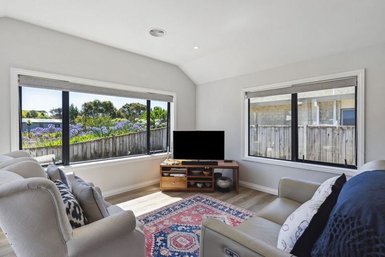 Photo of property in 176 Milne Drive, Paraparaumu, 5032