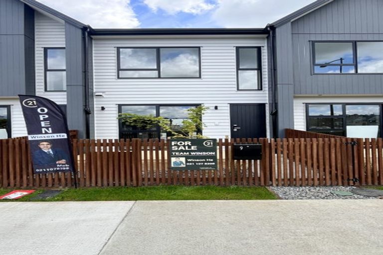 Photo of property in 9 Resnik Crescent, Kumeu, 0810