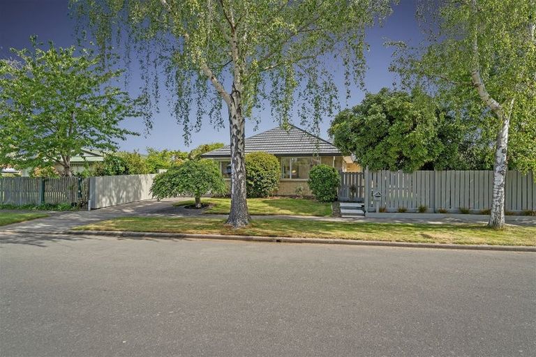 Photo of property in 15 Tyndale Place, Ilam, Christchurch, 8041