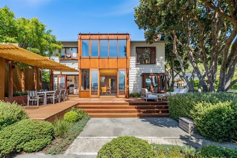 Photo of property in 432 Muritai Road, Eastbourne, Lower Hutt, 5013