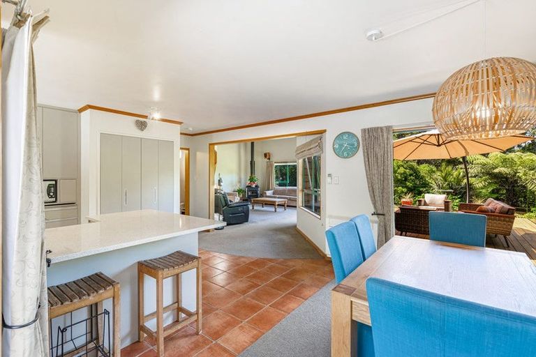 Photo of property in 214 Shaw Road, Oratia, Auckland, 0604