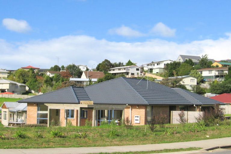 Photo of property in 127 Roberta Crescent, Orewa, 0931