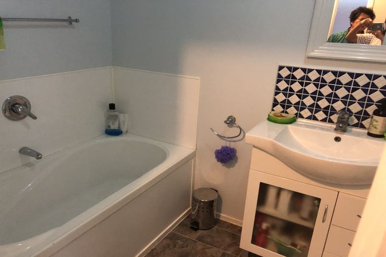 Photo of property in 20 Mason Street, New Lynn, Auckland, 0600