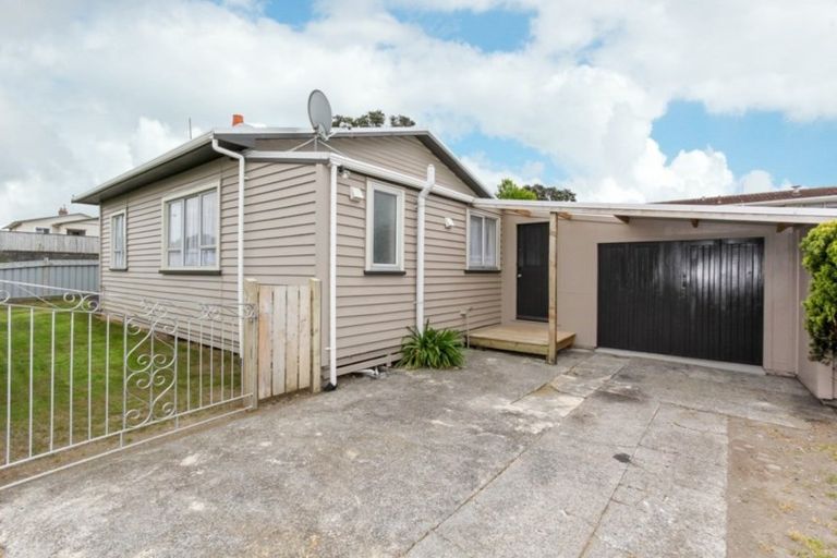 Photo of property in 98 Centennial Avenue, Waitara, 4320
