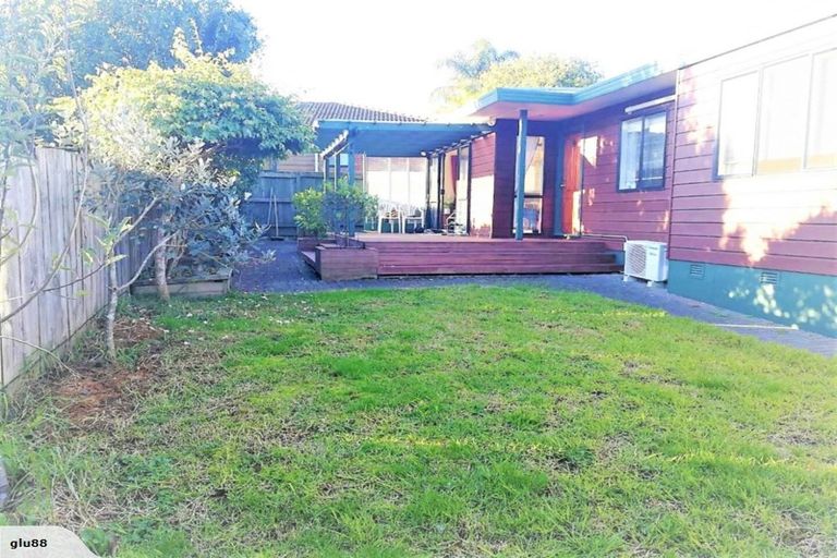 Photo of property in 1/63 Gosford Drive, Botany Downs, Auckland, 2010