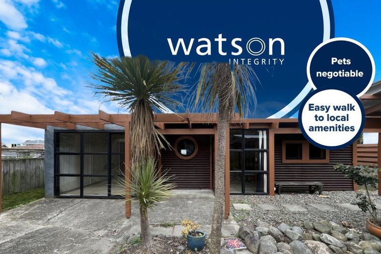 Photo of property in 102 Seaview Road, Paraparaumu Beach, Paraparaumu, 5032