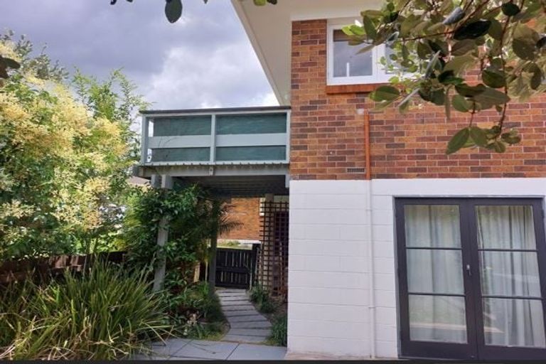 Photo of property in 4/162 Onewa Road, Northcote, Auckland, 0627