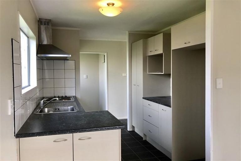 Photo of property in 2/22 Tamworth Close, Manurewa, Auckland, 2102