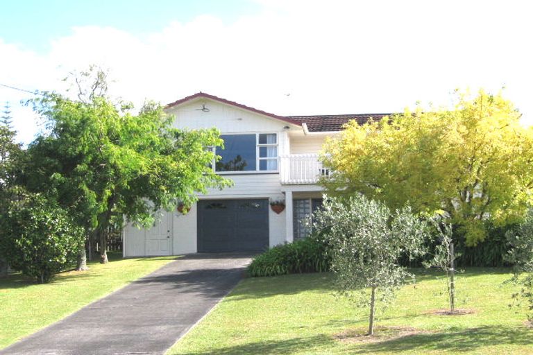 Photo of property in 46 Jaemont Avenue, Te Atatu South, Auckland, 0610