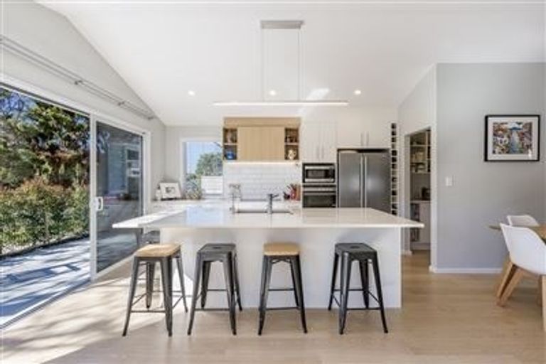 Photo of property in 16 Trevally Place, Snells Beach, 0920