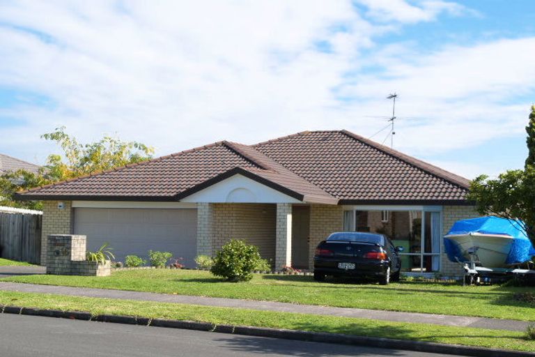 Photo of property in 16 Daria Place, Northpark, Auckland, 2013
