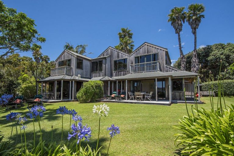 Photo of property in 950 Whangaruru Road North, Whangaruru, Russell, 0184