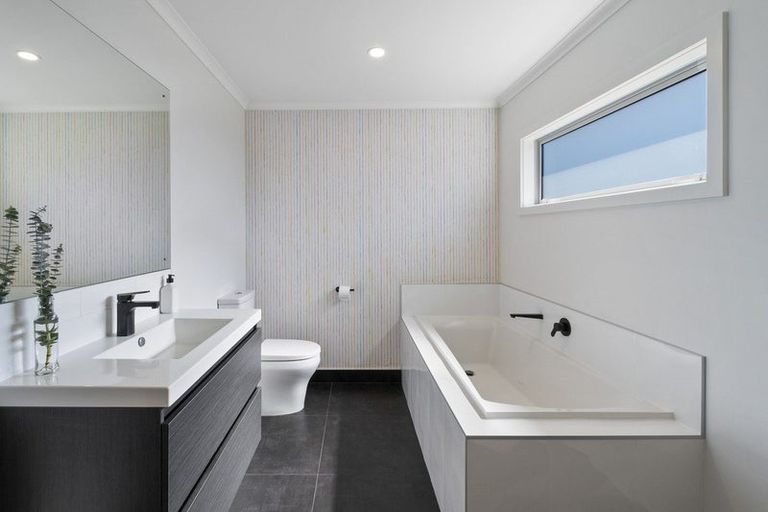 Photo of property in 6 Waimarama Court, Roslyn, Palmerston North, 4414