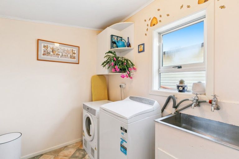 Photo of property in 93 Apu Crescent, Lyall Bay, Wellington, 6022