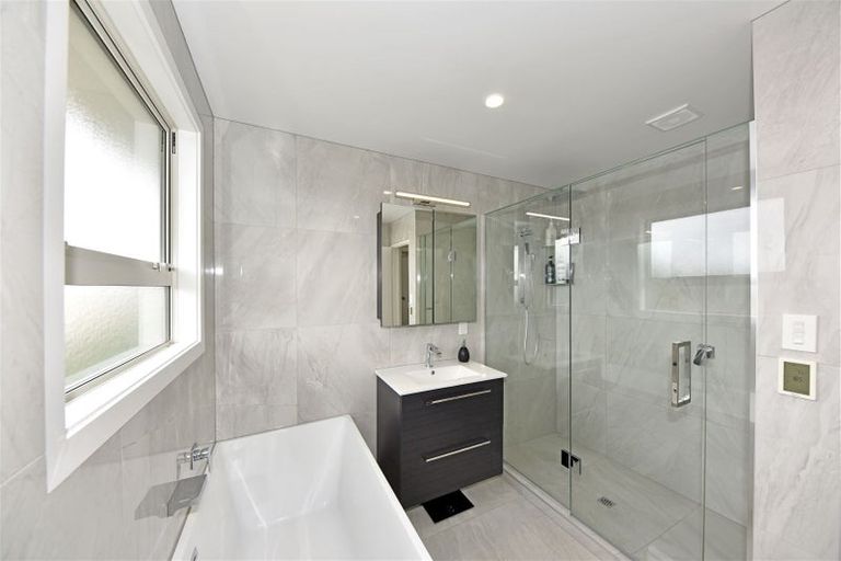 Photo of property in 7a Juniper Place, Burnside, Christchurch, 8053