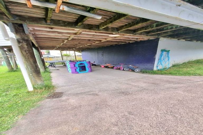 Photo of property in 3/21 Te Atatu Road, Te Atatu South, Auckland, 0610