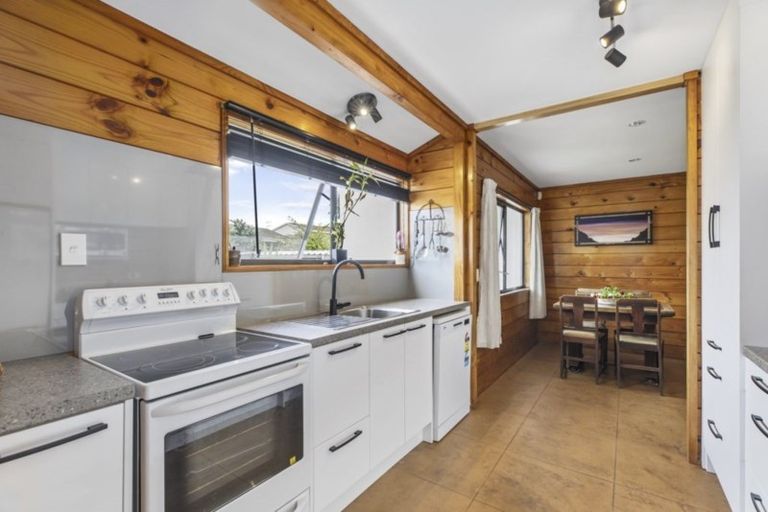 Photo of property in 150 Carnoustie Drive, Wattle Downs, Auckland, 2103