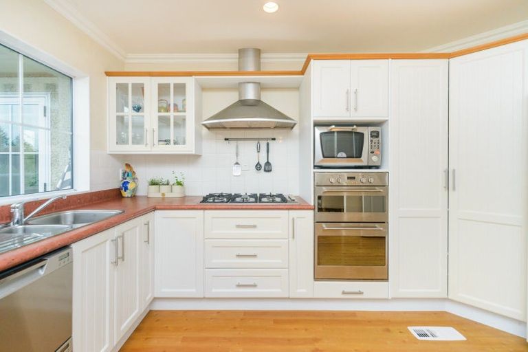 Photo of property in 22 Greenwood Place, Fitzherbert, Palmerston North, 4410