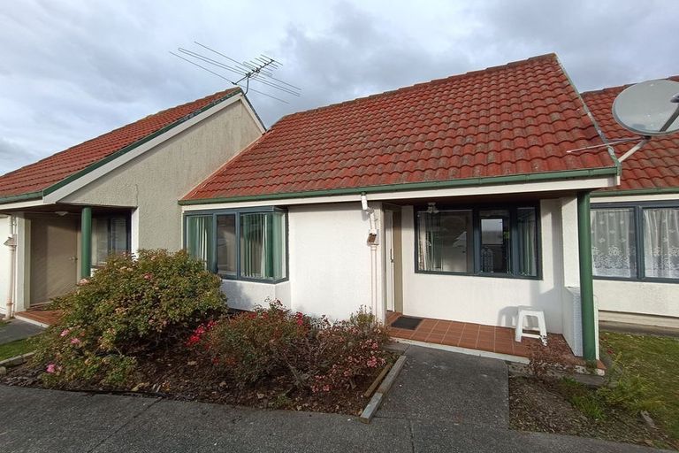 Photo of property in 2/990 High Street, Avalon, Lower Hutt, 5011